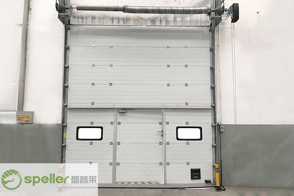 汽車(chē)裝備廠房大門(mén)用門(mén)方案：保溫提升門(mén)，防盜節(jié)能兩不誤